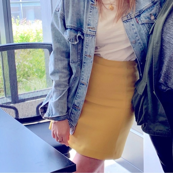 Aritzia Dresses & Skirts - Aritzia yellow mini skirt, Size 0